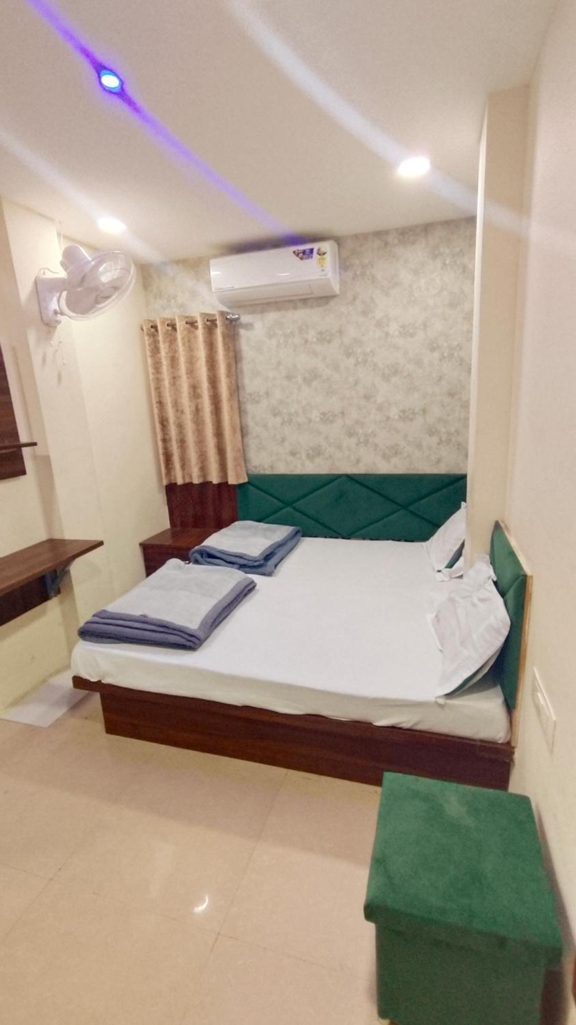 Green Leaf Hotel Ujjain Eksteriør bilde