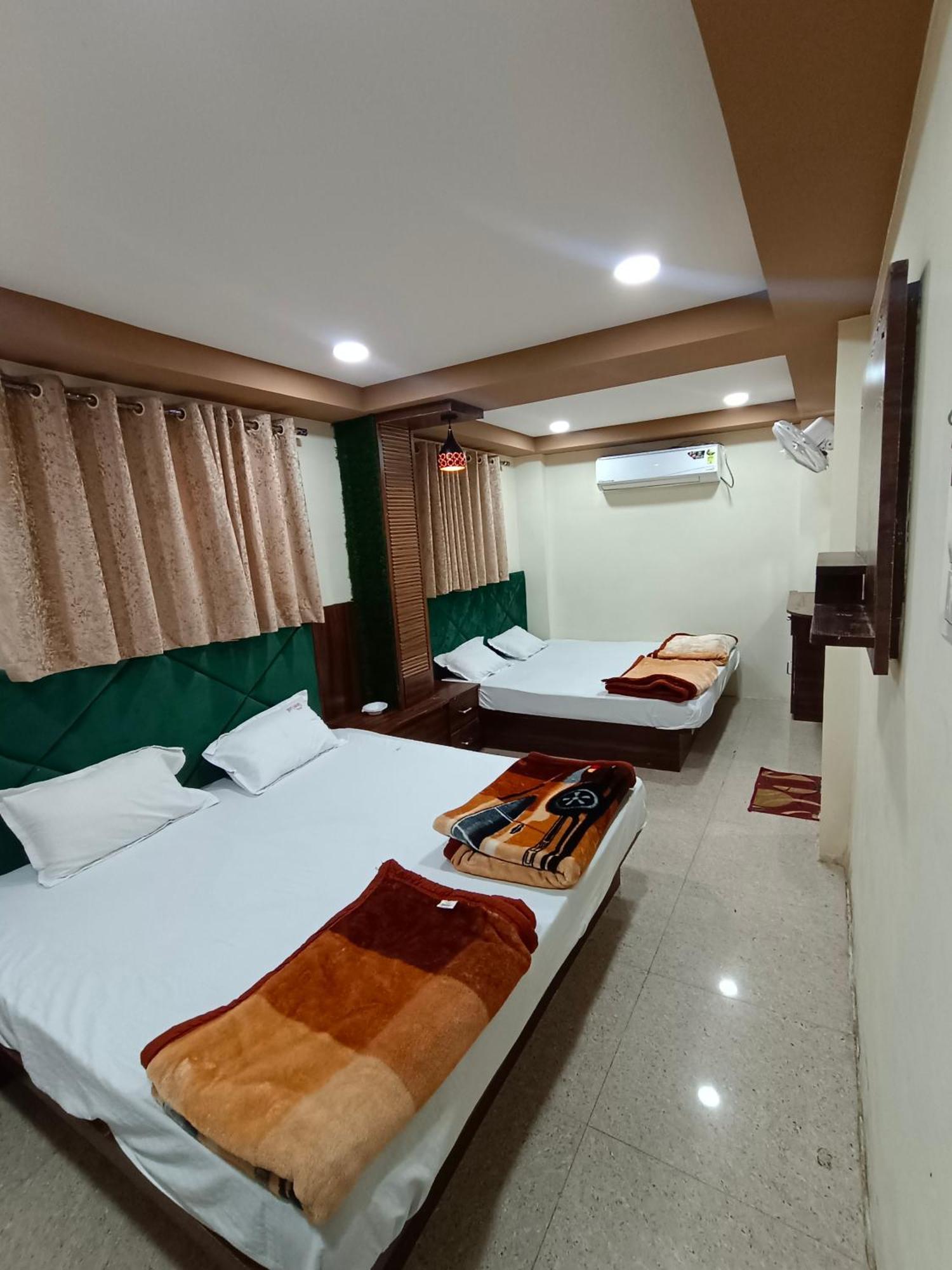 Green Leaf Hotel Ujjain Eksteriør bilde