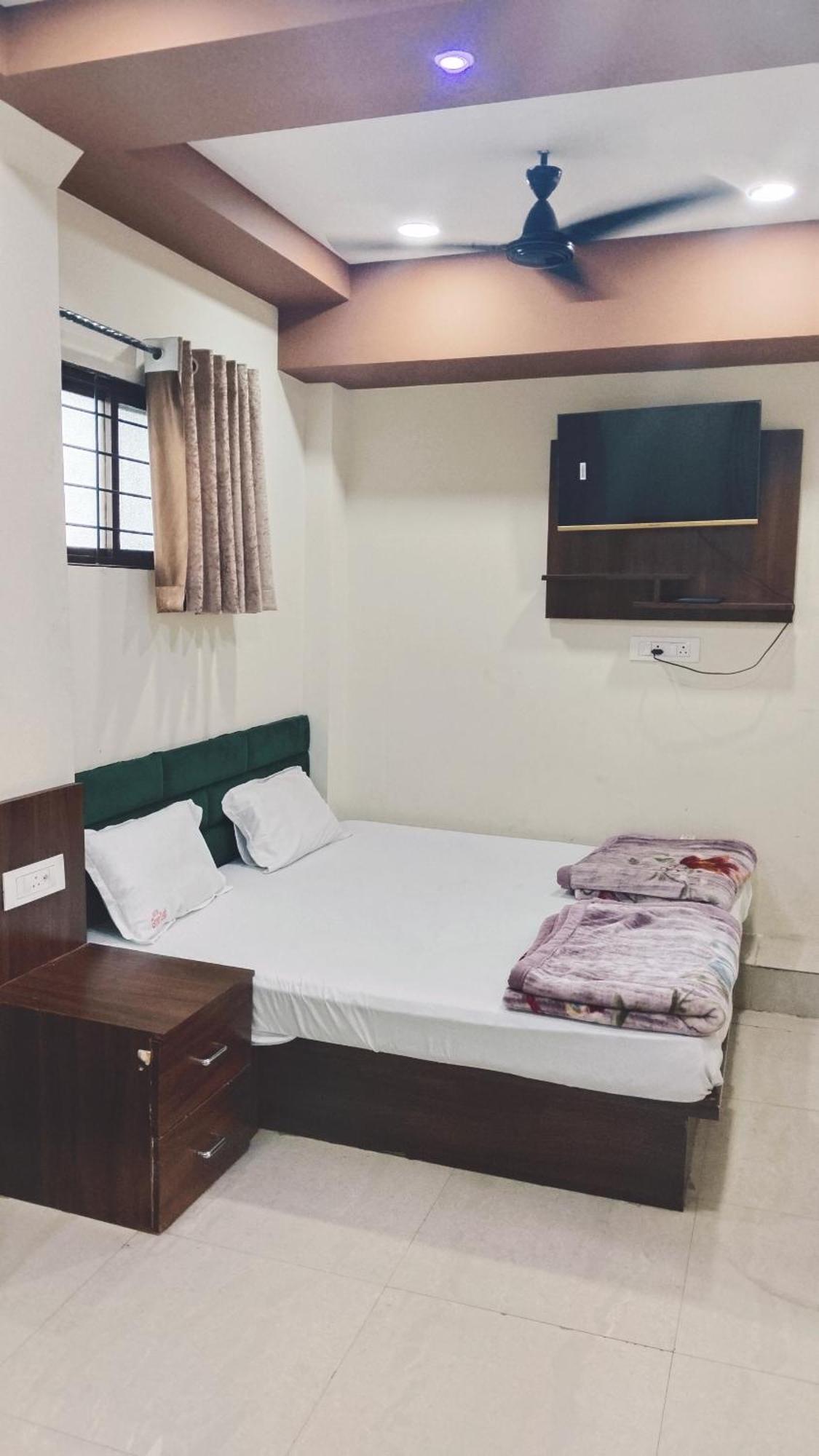 Green Leaf Hotel Ujjain Eksteriør bilde