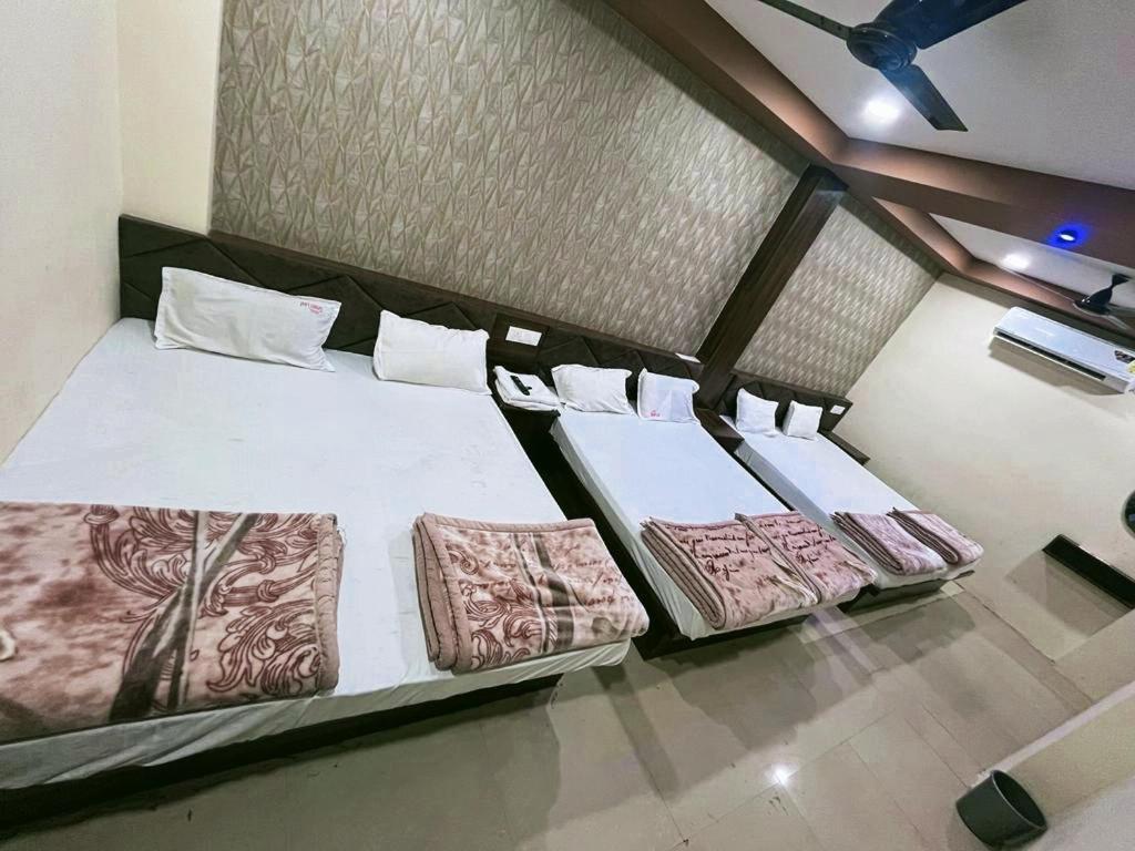 Green Leaf Hotel Ujjain Eksteriør bilde