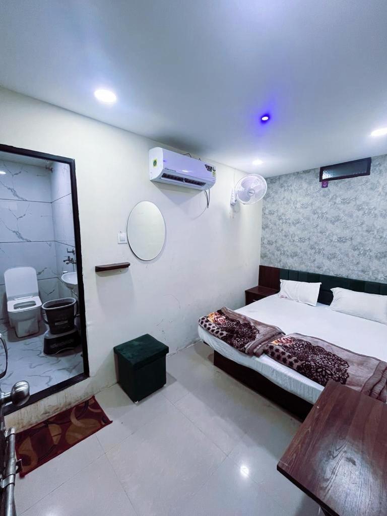 Green Leaf Hotel Ujjain Eksteriør bilde