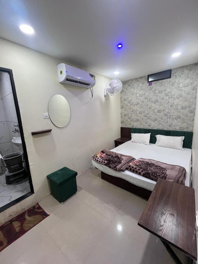 Green Leaf Hotel Ujjain Eksteriør bilde