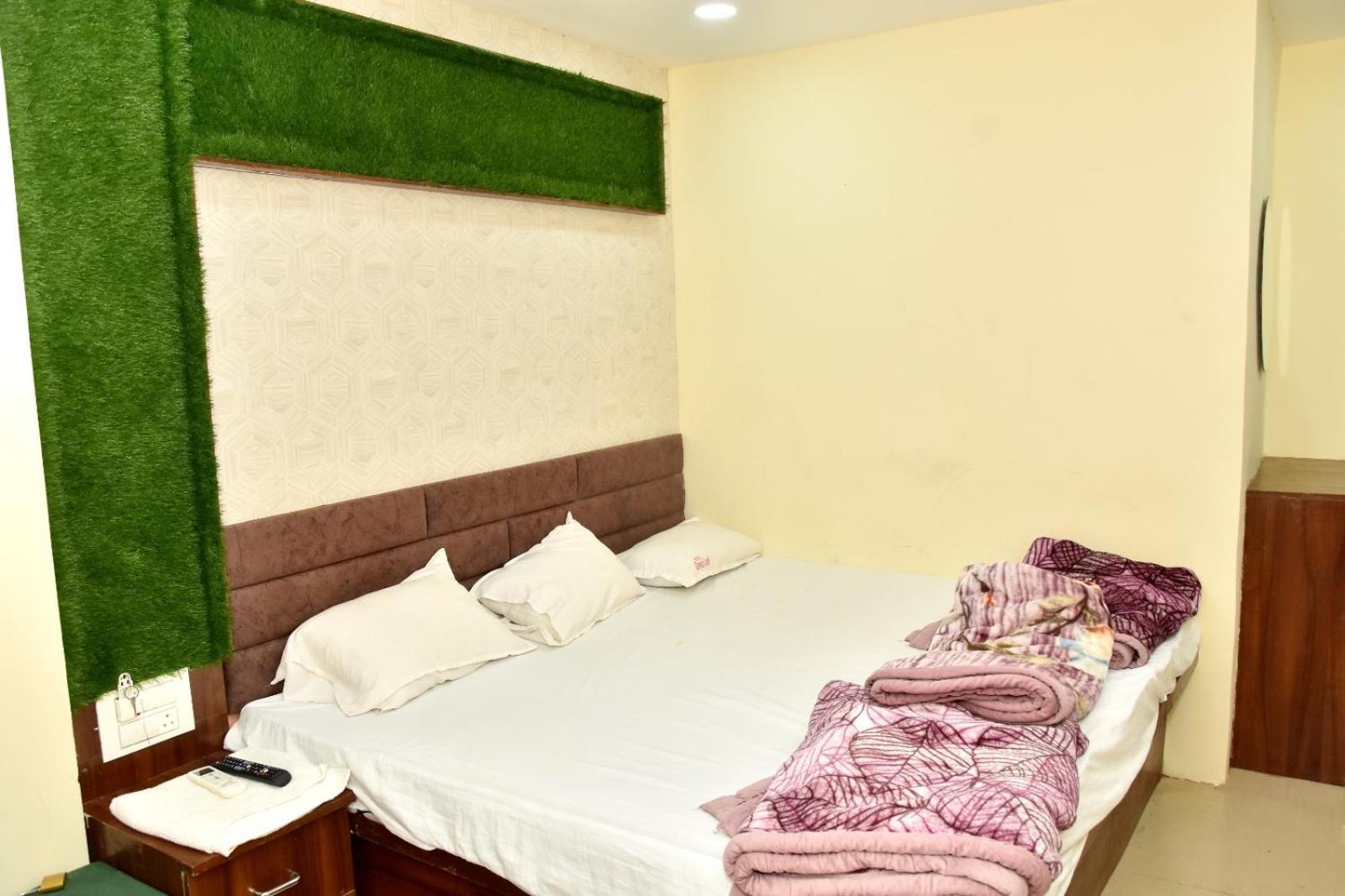 Green Leaf Hotel Ujjain Eksteriør bilde