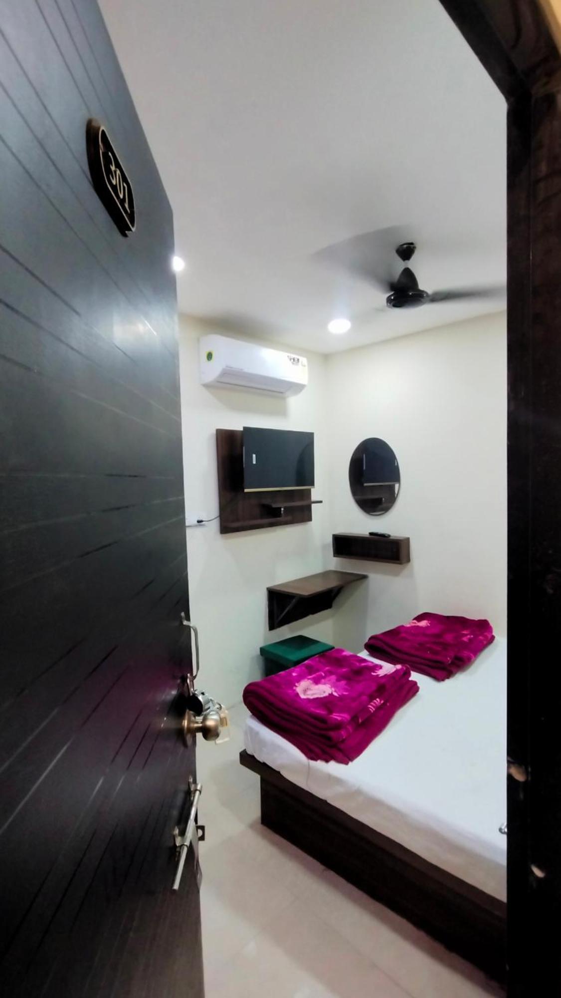 Green Leaf Hotel Ujjain Eksteriør bilde