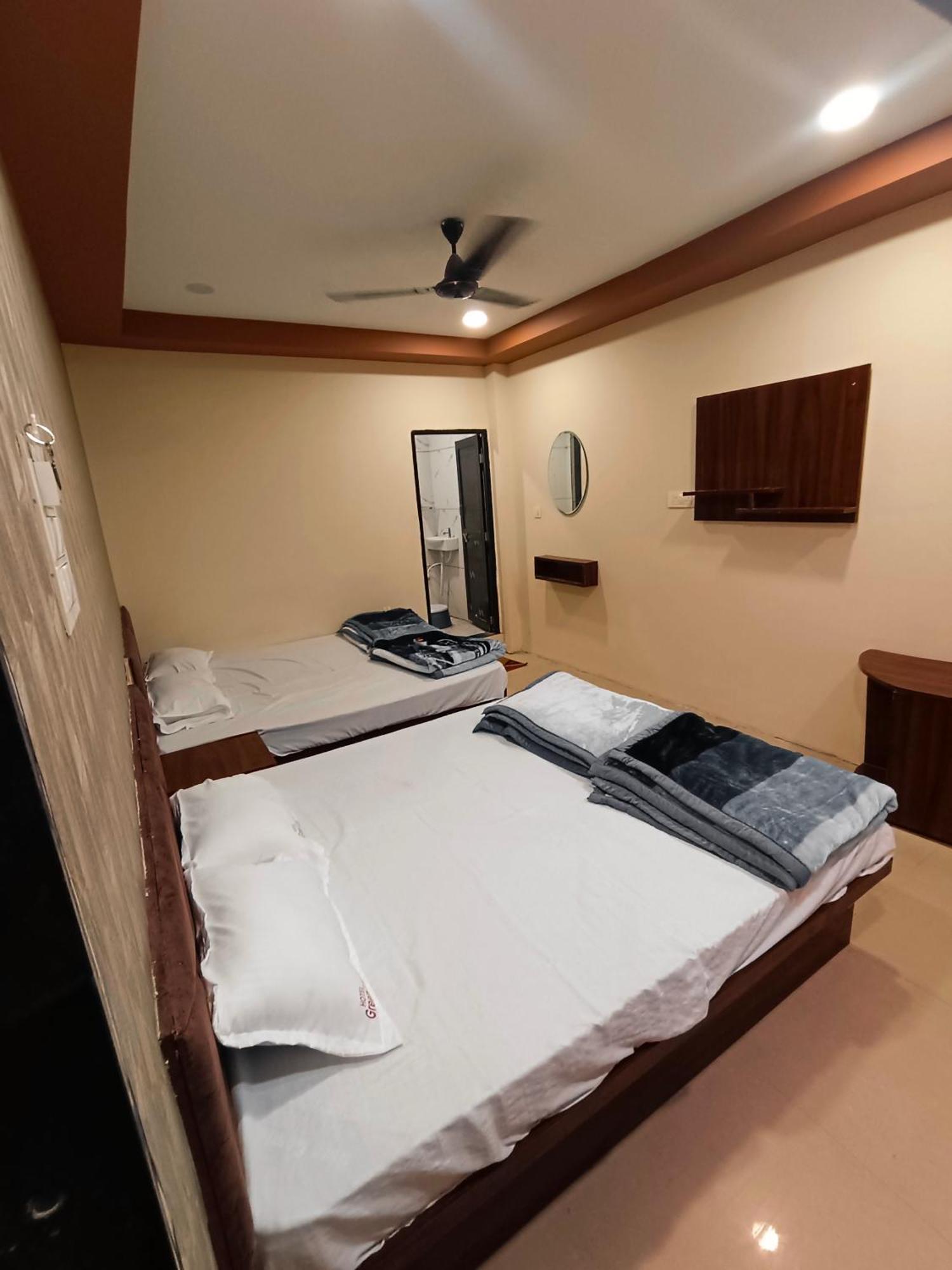 Green Leaf Hotel Ujjain Eksteriør bilde