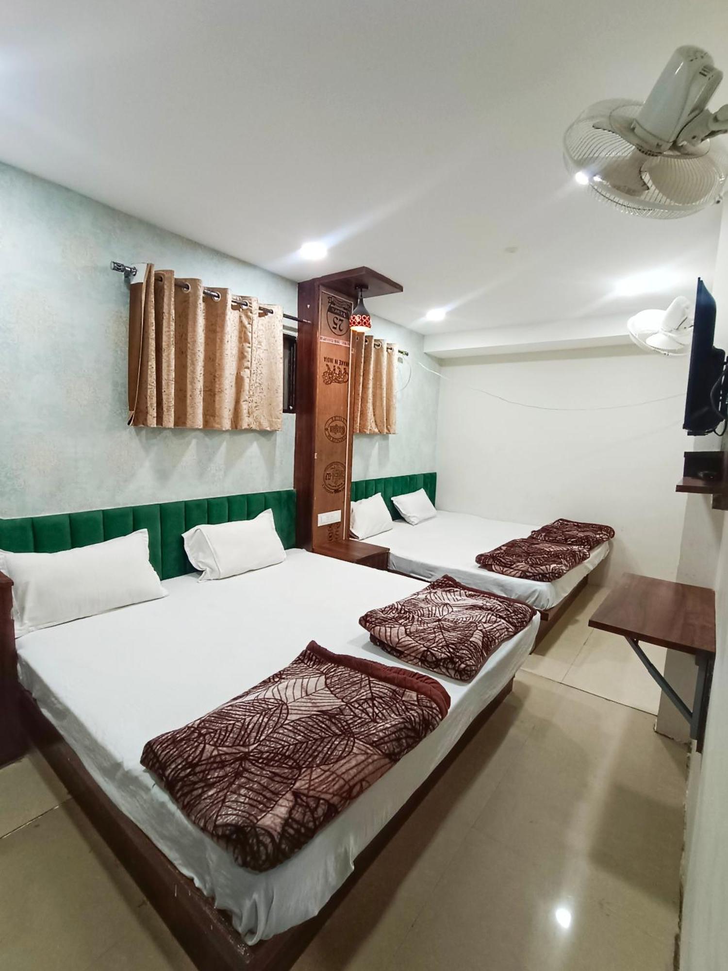 Green Leaf Hotel Ujjain Eksteriør bilde